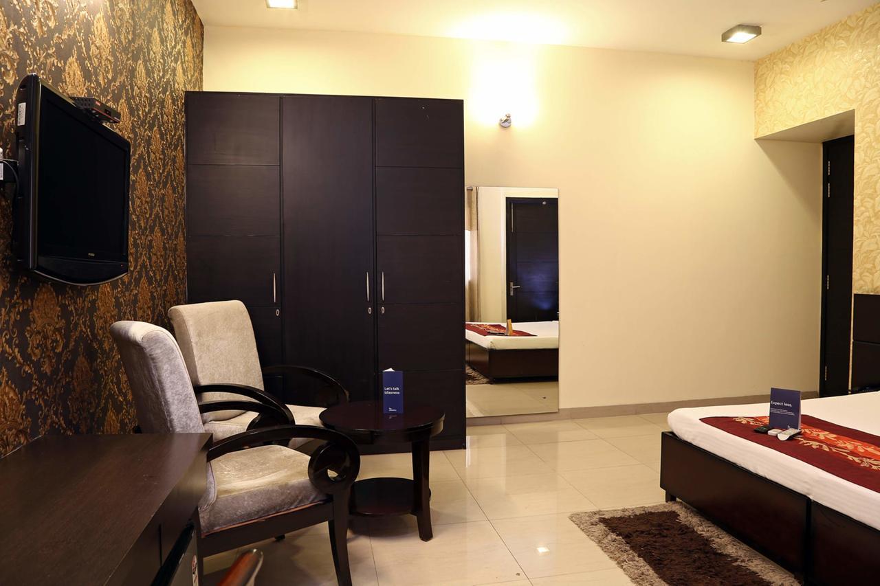 Fabhotel Signature Cyber Park Delhi  Exterior foto
