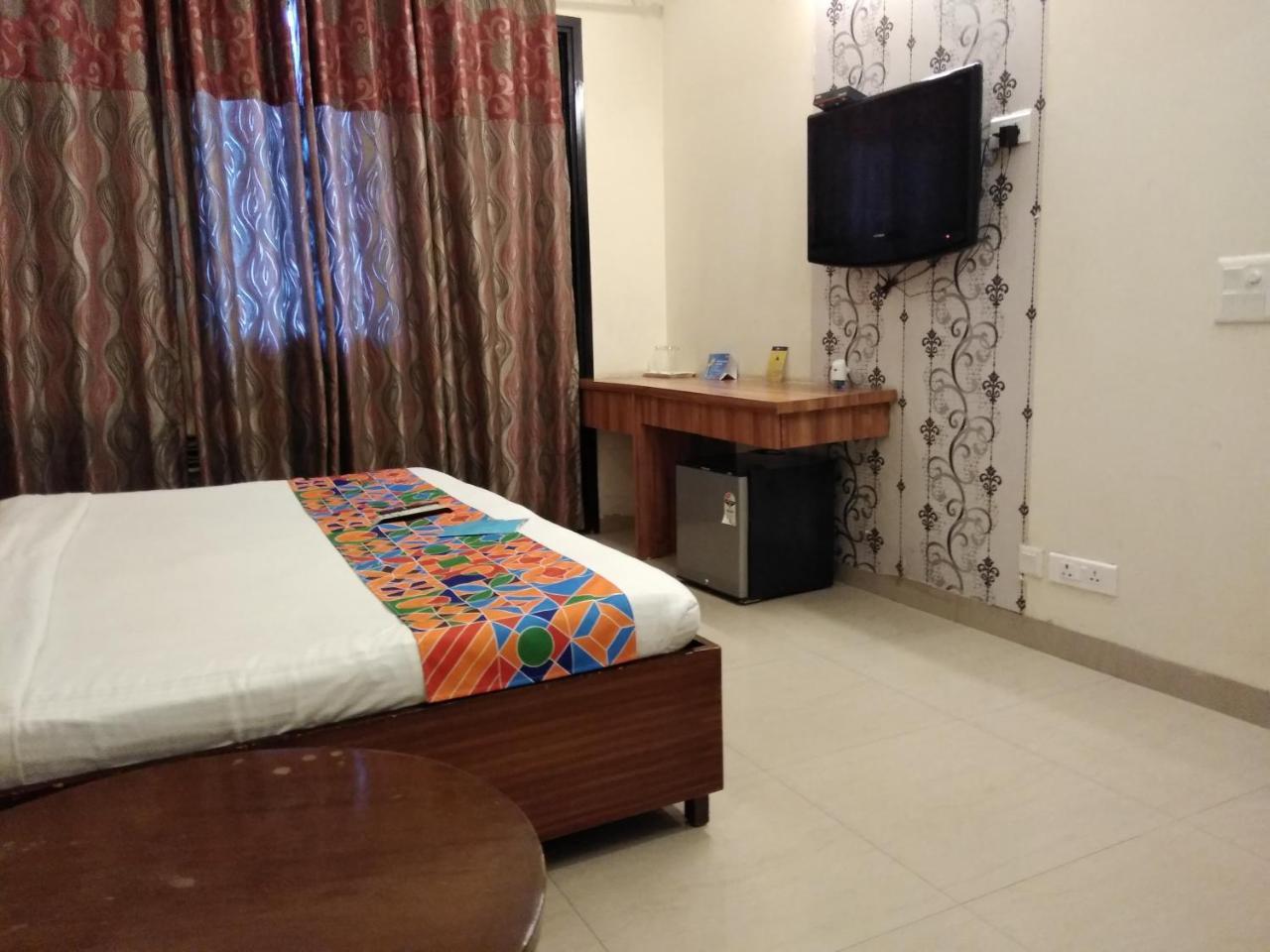Fabhotel Signature Cyber Park Delhi  Zimmer foto