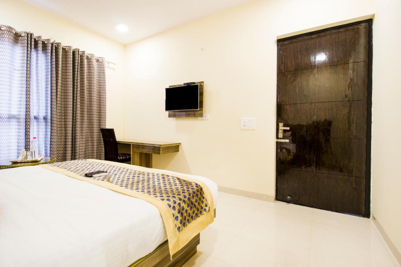 Fabhotel Signature Cyber Park Delhi  Exterior foto
