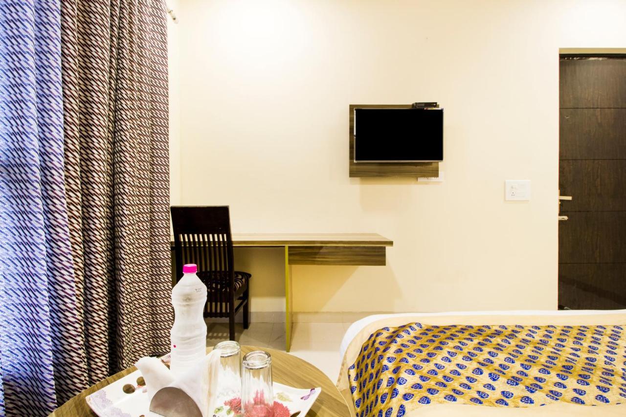 Fabhotel Signature Cyber Park Delhi  Exterior foto